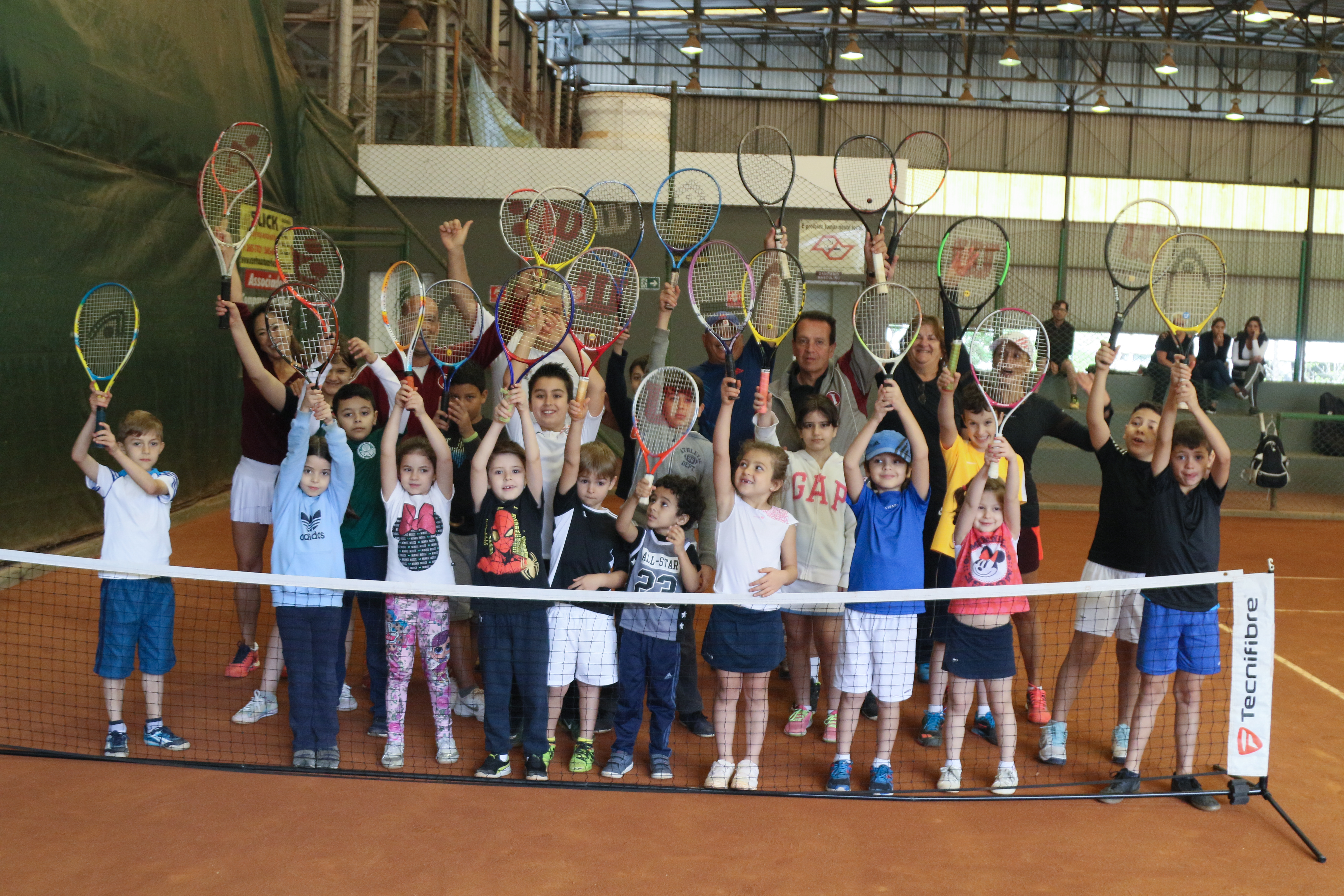 Kids Tennis Day reúne 30 crianças em manhã de muita diversão