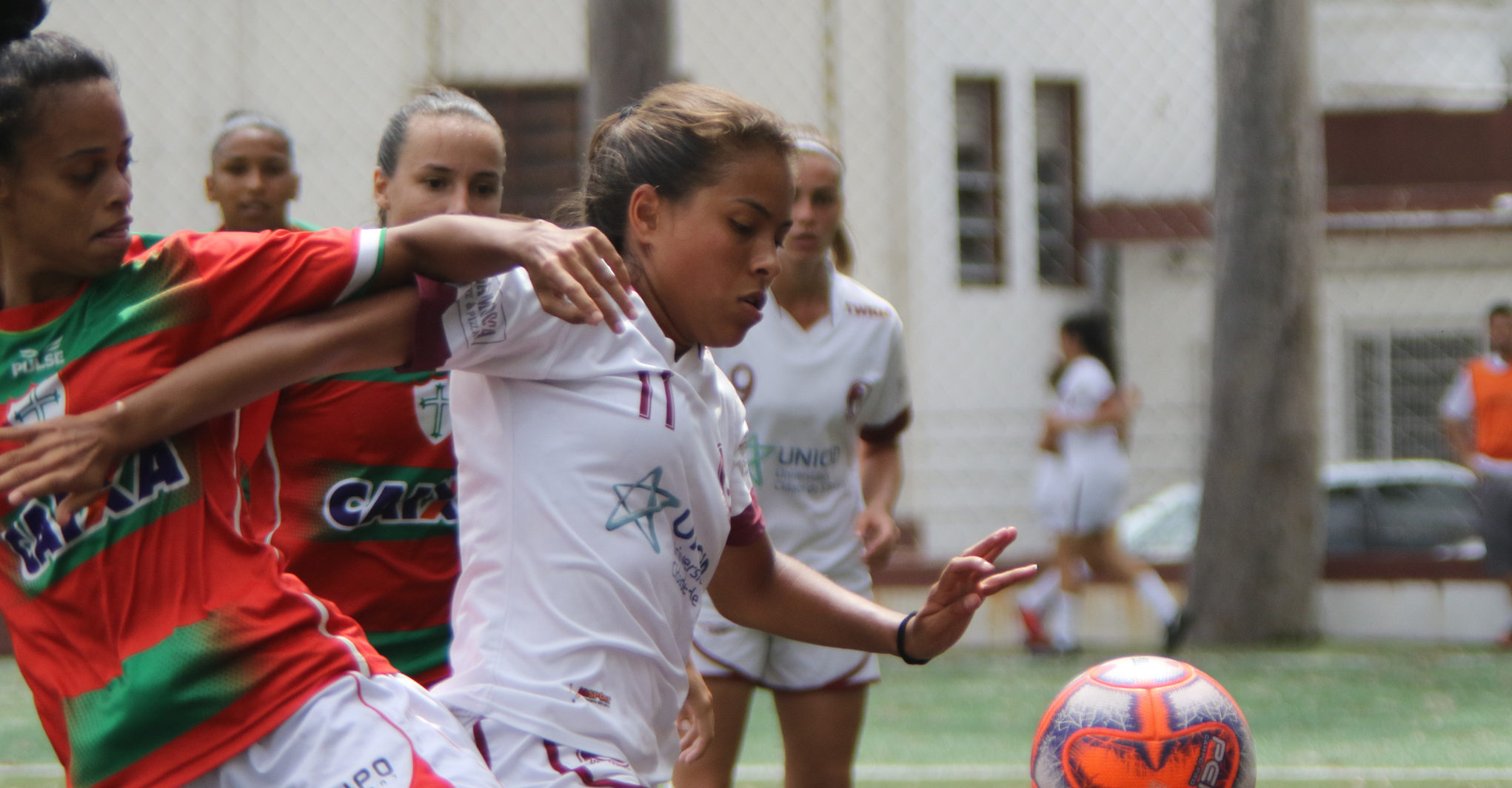 Futebol feminino faz jogo-treino contra a Portuguesa