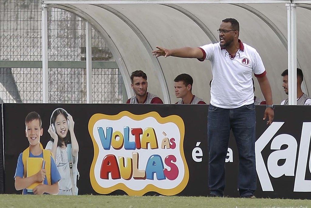 Técnico Marcel destaca trabalho do elenco grená na Copa São Paulo