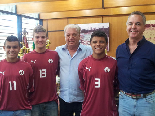 Oriundos do Futsal, atletas juventinos assinam contrato profissional