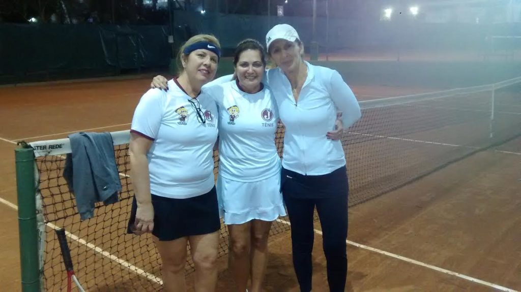 Principiante Feminino perde em casa no Interclubes de Tênis