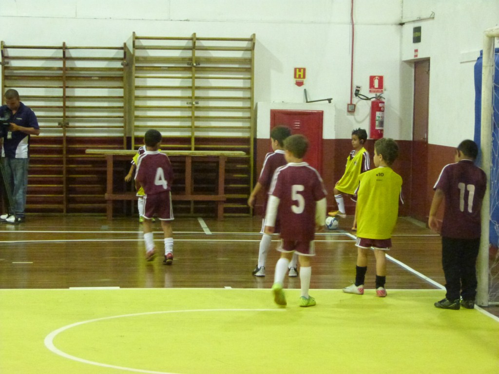 Sub 07 e Sub 08 goleiam no Metropolitano de Futsal
